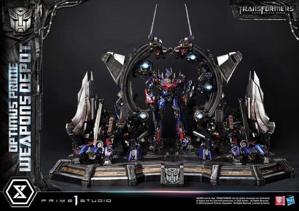 Transformers: Dark of the Moon - Convoy - Museum Masterline Series (MMTFM-38) - Weapons Depot