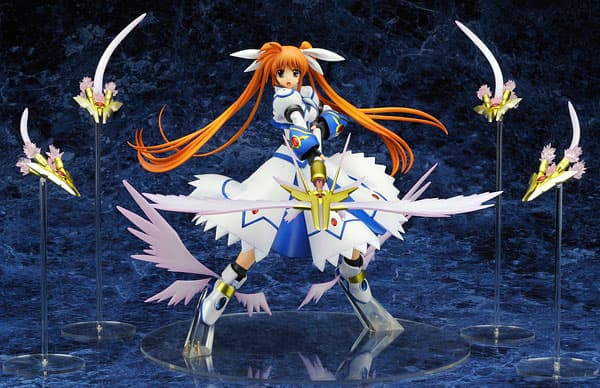 Magical Girl Lyrical Nanoha StrikerS - Nanoha Takamachi Exceed Mode 1/7 Complete Figure
