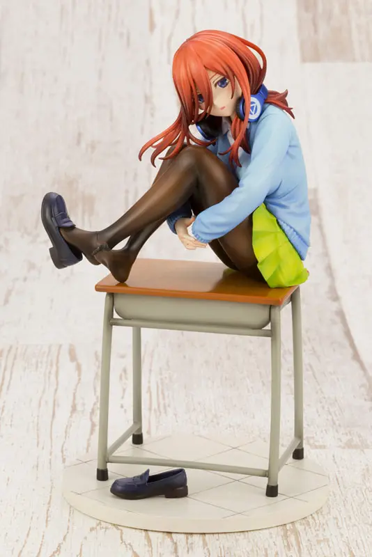 The Quintessential Quintuplets Miku Nakano 1/8 Complete Figure