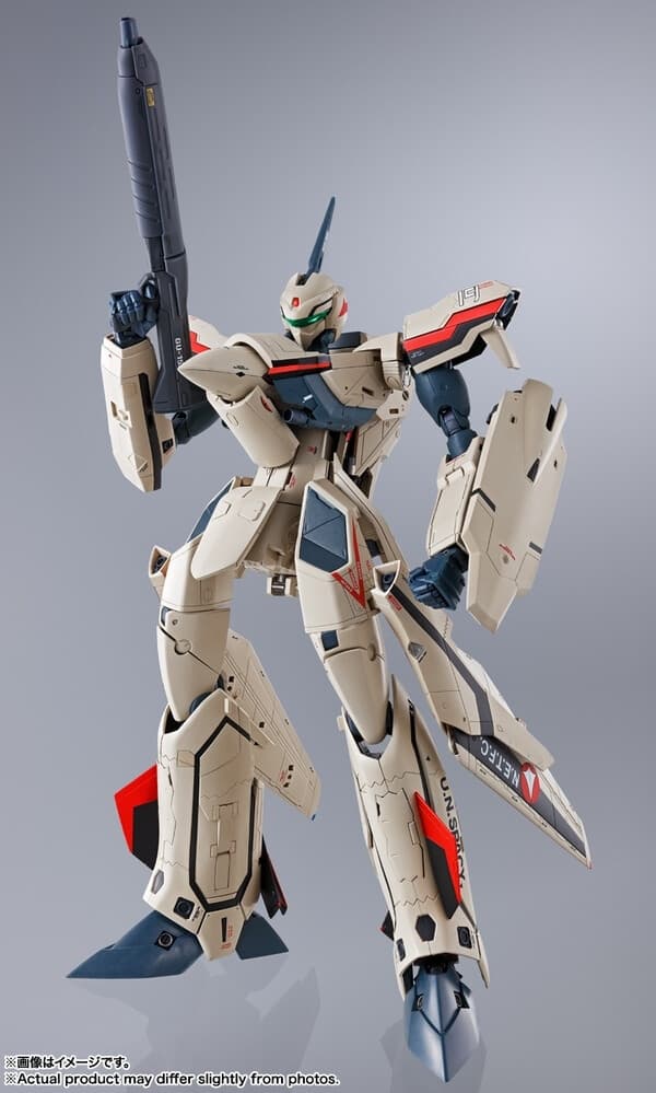 Macross Plus - Isamu Dyson's YF-19 Excalibur - DX Chogokin