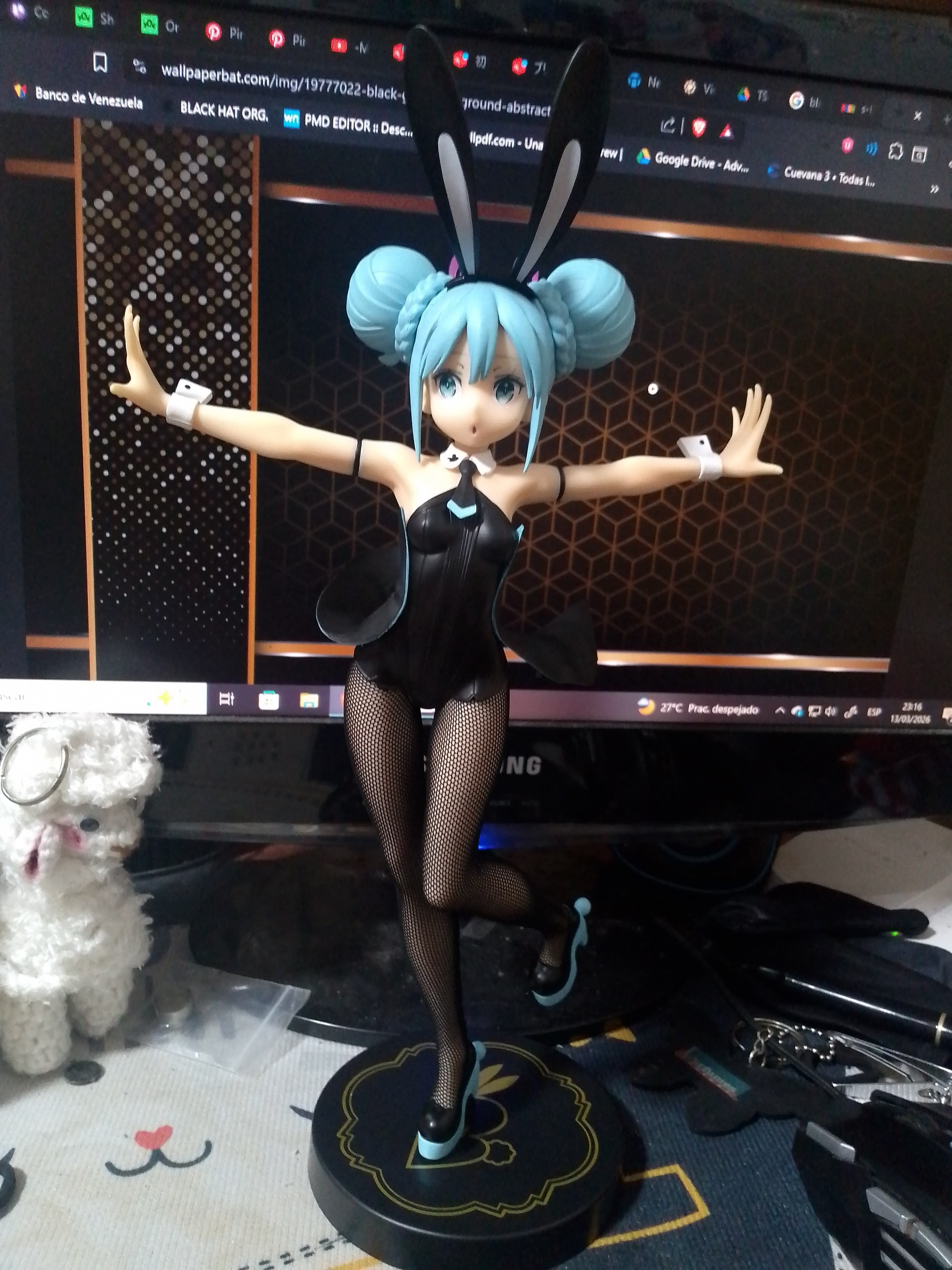 Anime figure photo by PolarisStuff